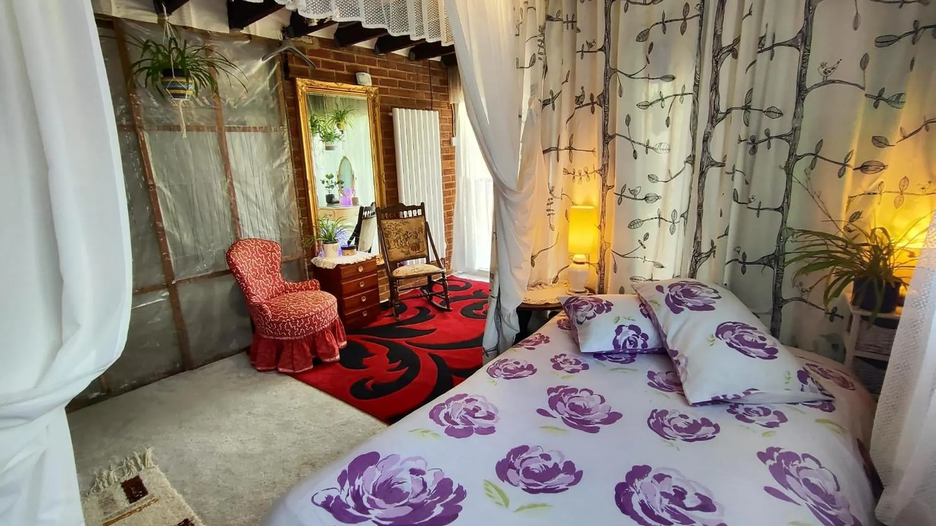 Jacaranda Bed and Breakfast East Grinstead 0*,  Storbritannien